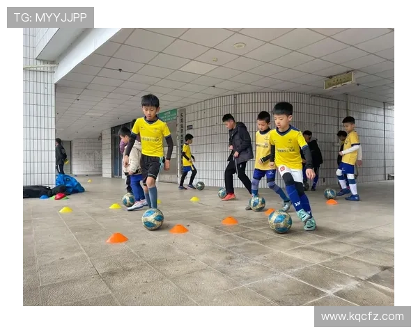 足球明星们的日常训练与比赛场地揭秘,看看他们整天都在哪踢球 足球明星们的日常训练与比赛场地揭秘,看看他们整天都在哪踢球