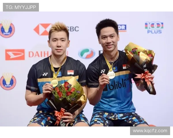 成都羽毛球队在大师赛中的团队协作表现分析与启示